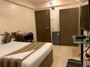 Lucky Service Apartments - Near BKC