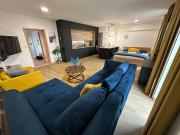 Penthouse EQUINOX 33