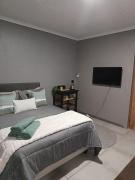 J & M Elegant escape 2