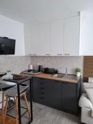 NS Urban Stay-Studio with Balcony and Free Parking