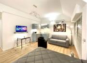 Gorgeous central open space Missori and Vetra subway