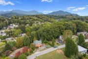 Secret Garden Getaway - Apartment in Asheville near the Great Smokey Mountains!