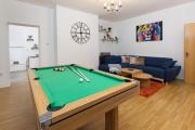 Harrington Chambers by Charming Apartments - Pool Table & Ping Pong