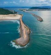 APARTAMENTO 3 DORM., O QUINTAL É A PRAIA E MOLHES