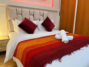 Cosy apartment steps from shore & public transport