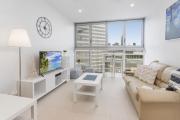 Beautiful Unit with Gym and Pool near Museums