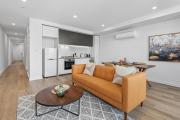 Modern Apartment on Burgundy precinct & Parklands