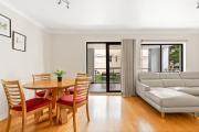 Lovely 2-Bed with Balcony 150 m from Coogee Beach