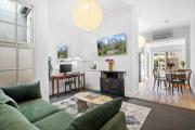 Charming 2-Bed Home with Outdoor Space in Cremorne