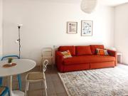 Leopardi 9, bright apartment close to lake and train station