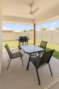 Bright Family Retreat - Quiet Caboolture Stay
