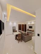 Apartamento com piscina e wifi, 8 minutos da praia!