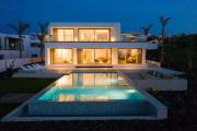 Peralta Beach - Award Winning Exquisite Dream Villa with Infinity Pool