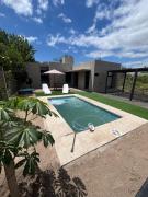 Tu escapada ideal en Mar de Ansenuza - Patio y piscina privada