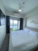 Luxurious Modern 2 Bedrooms Facing Manila Bay Sunset, Airports, Okada, Solaire, MOA with free parking
