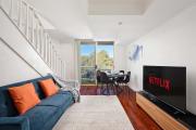 Penthouse on Palmer Parking 5min to Finger Wharf & Royal Botanic