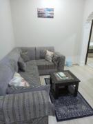 جناح فاخر غرفة نوم وصاله تلفزيون ومطبخ لشخصين بالغين