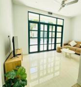 Southern house with public pool