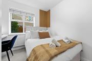 Egham Retreat Contemporary 2BR Peaceful Setting Free Wifi & Parking