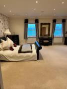 Top Royal Wootton Bassett