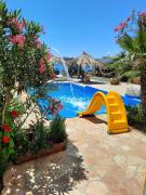 Adria-Appartements Urlaub in Kroatien direkt am Badestrand mit Pool und Balkon mit wundervollem Meerblick im klimatisierten Appartement in Kroatien, Dalmatien auf der Insel Vir