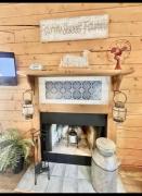 The cozy Farmhouse Cabin- fantastic location!!