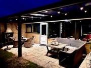 Moderner gepflegter Nr 142 ruhiger Bungalow, Strandnah mit großen, uneinsehbaren Garten, Terrassenüberdachung