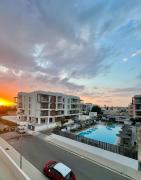 Top Paralimni