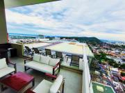 2BR 2BA con Balcon en L y Vista Abierta, Piscina 360 Piso 27, a Pasos del Mar y Murallas