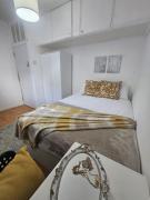 Private rooms in central location