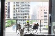 A Spacious 2BR Apt Walk to Southern Cross Station