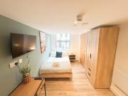 Studio Flat Close to Queen Square - Flat 1B