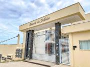 Casa duplex com 3 quartos, sendo 2 suítes a aproximadamente 1200m da praia de Taperapuã, condomínio com vista espetacular para o mar.