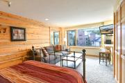 Village Peak 9 Sundown Run Condo: Ski InOut