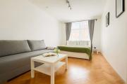 Cozy One-Bedroom Apartment by Flora Metro Station