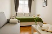 Cozy One-Bedroom Apartment by Flora Metro Station