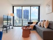 Southbank Apt King and Sofa Bed with Free Parking