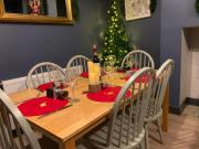 3 bedroom Leeds home for contractors & professionals with free Parking & Netflix nr motorway