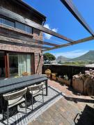 Sunny Fresh Coastal Escape Spacious, Seaviews