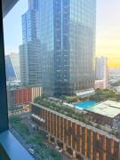 One Bedroom with Queen bed,sofa bed and wifi at One Uptown Residences, BGC, Taguig