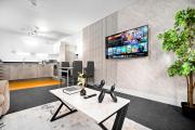 Stylish 2 Bedroom Apartment - King Beds - City Centre - Private Parking - 81UM