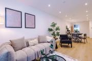 Sleek City Stay 2 Bed Apt Free Parking and Terrace