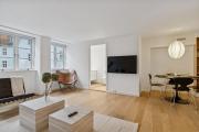 Bright Central Apartment with Balcony