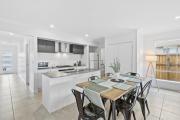 Fresh and Stylish 4BR Getaway Near Local Parklands