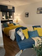 New homely studio free parking near Kingston