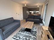 Elegant 2-Bed Apt in City, Sleeps 5 with Parking