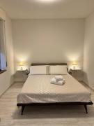 Maison du Lake Apartment