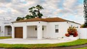 MIA Home Near Brickell Beach Airport Theater Room