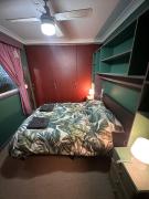 Peaceful Queen Room in Cozy House - KV6