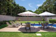 Casa com Piscina e Churrasqueira Privativa !